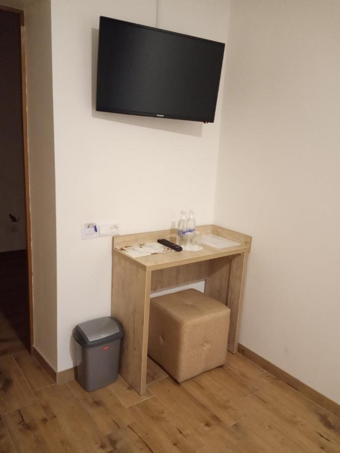 Hotel Bonus コロムィーヤ エクステリア 写真
