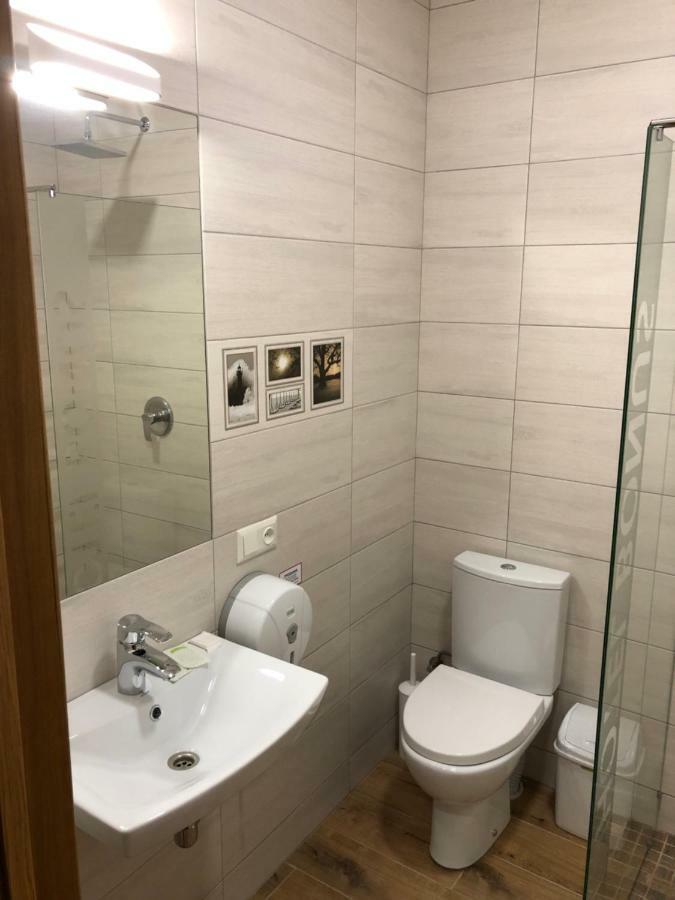 Hotel Bonus コロムィーヤ エクステリア 写真