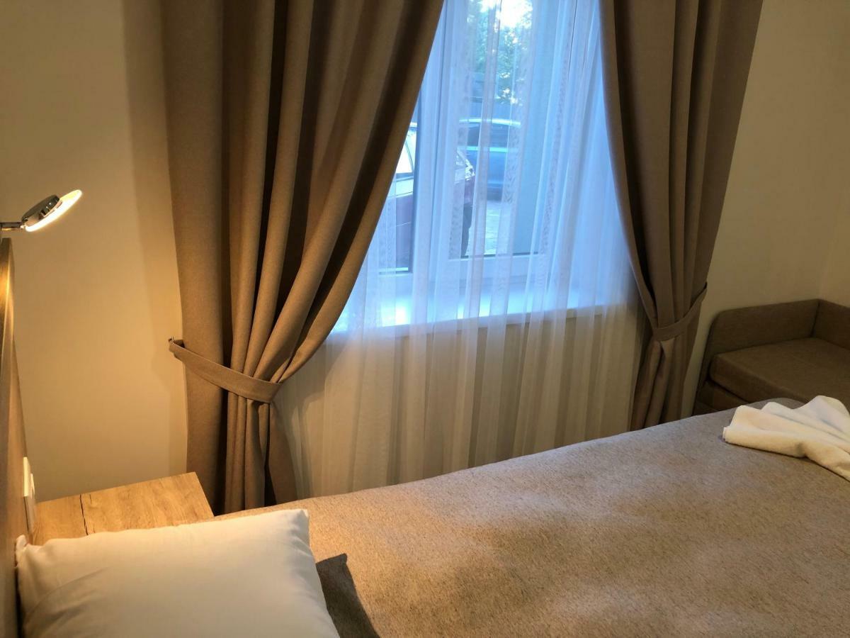 Hotel Bonus コロムィーヤ エクステリア 写真