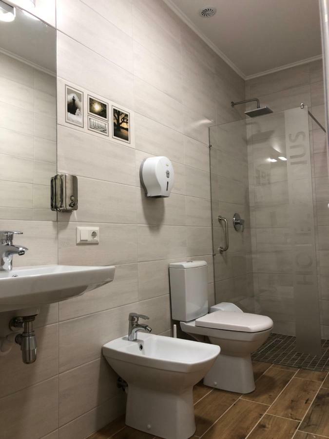 Hotel Bonus コロムィーヤ エクステリア 写真