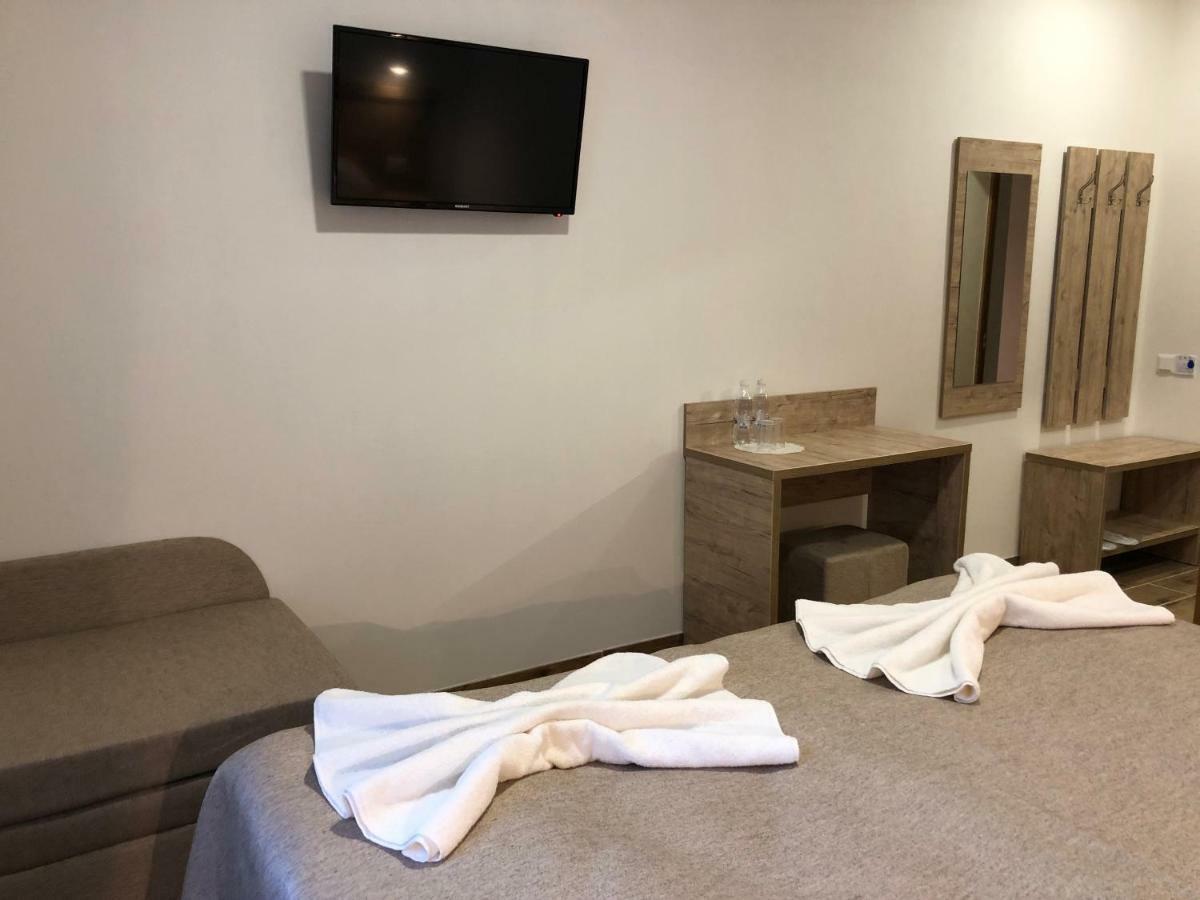 Hotel Bonus コロムィーヤ エクステリア 写真