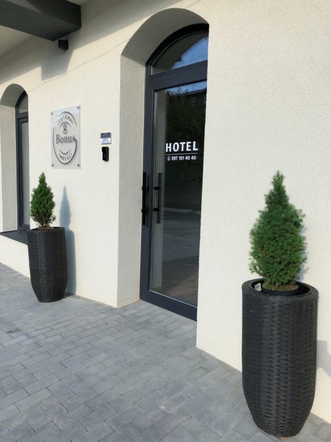 Hotel Bonus コロムィーヤ エクステリア 写真