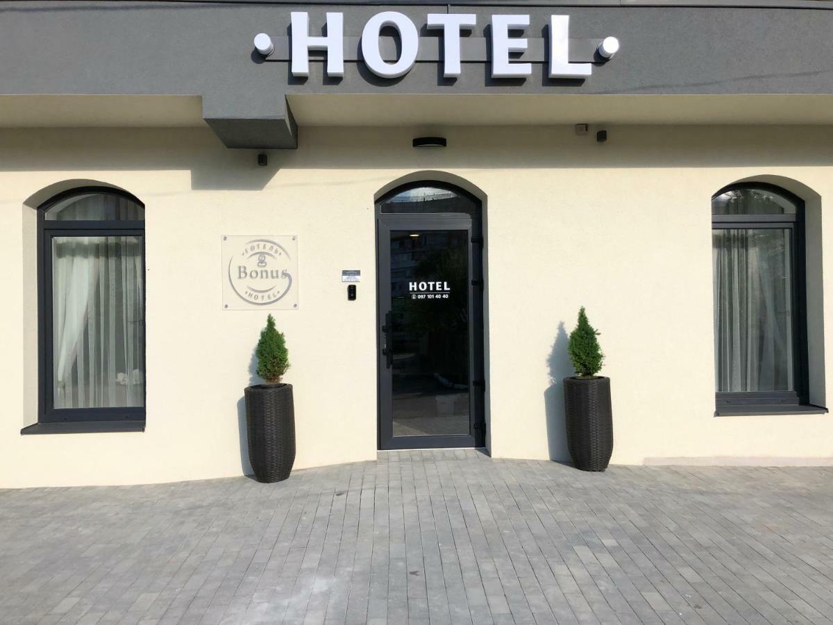 Hotel Bonus コロムィーヤ エクステリア 写真
