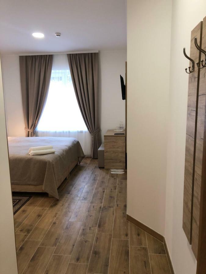 Hotel Bonus コロムィーヤ エクステリア 写真